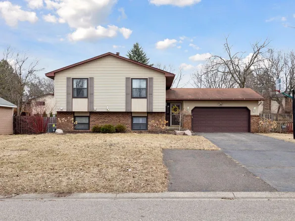 3233 Camelot Dr, Woodbury, MN 55125