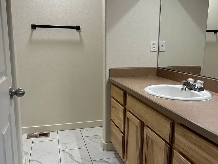 532 SE Ponderosa Dr — Photo 8