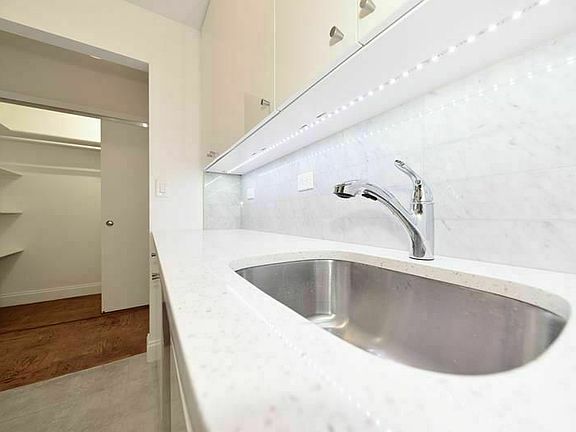 5th image of 310 W 53rd St #4F
