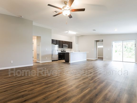 2nd image of 2104 Lucky St