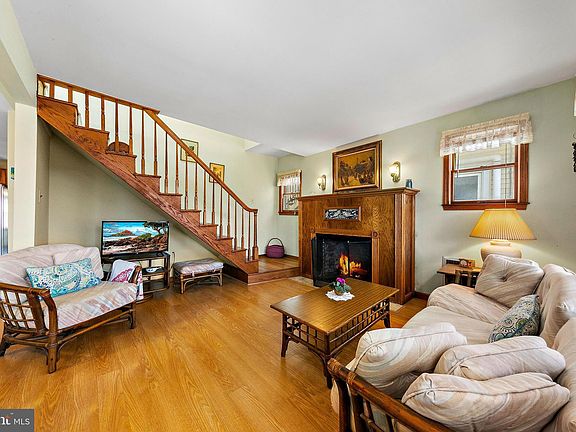 2nd image of 13 E Jeanette Ave