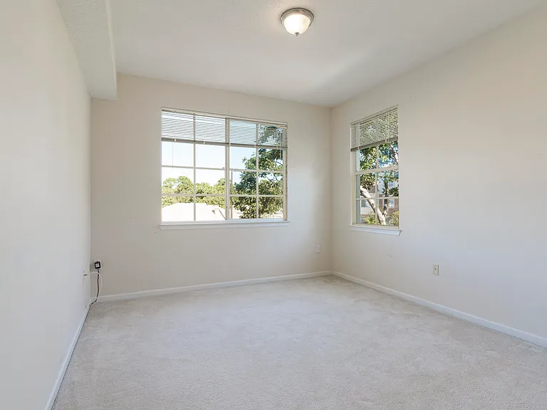 1201 Myrtlewood Cir E — Photo 11