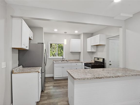 5th image of 113 Wiman Ave