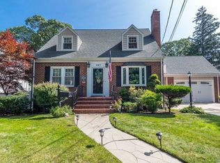 227 E Carpenter St, Valley Stream, NY 11580