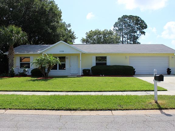 2nd image of 1239 Thomas Dr