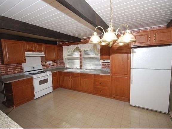 3rd image of 19335 Brookdale Dr