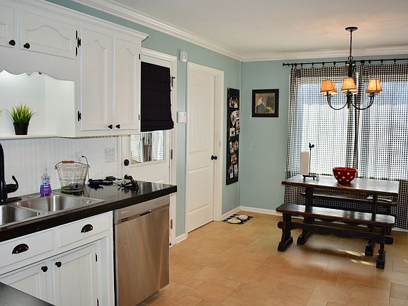 4th image of 546 Crosswood Ct