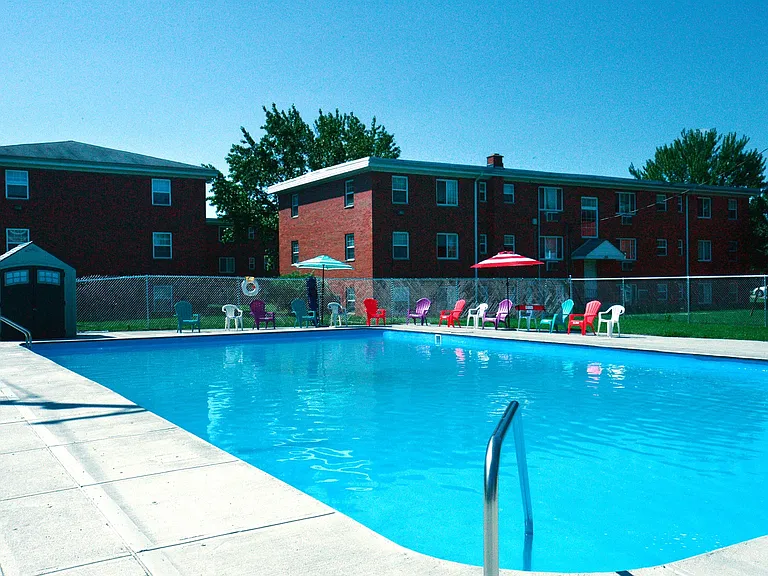 Columbus Park Apartments — Photo 23