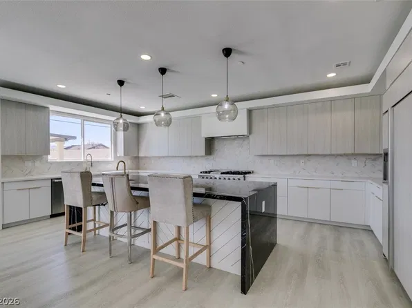 8741 Grand Pass Ct, Las Vegas, NV 89113