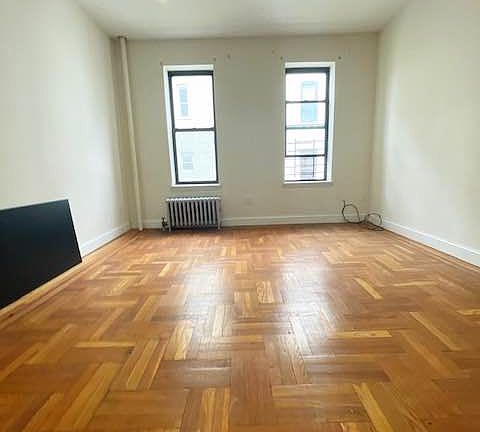 4th image of 29 Wadsworth Ave APT 2