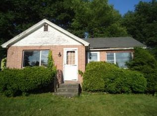 63 Skytop Dr, Bennington, VT 05201