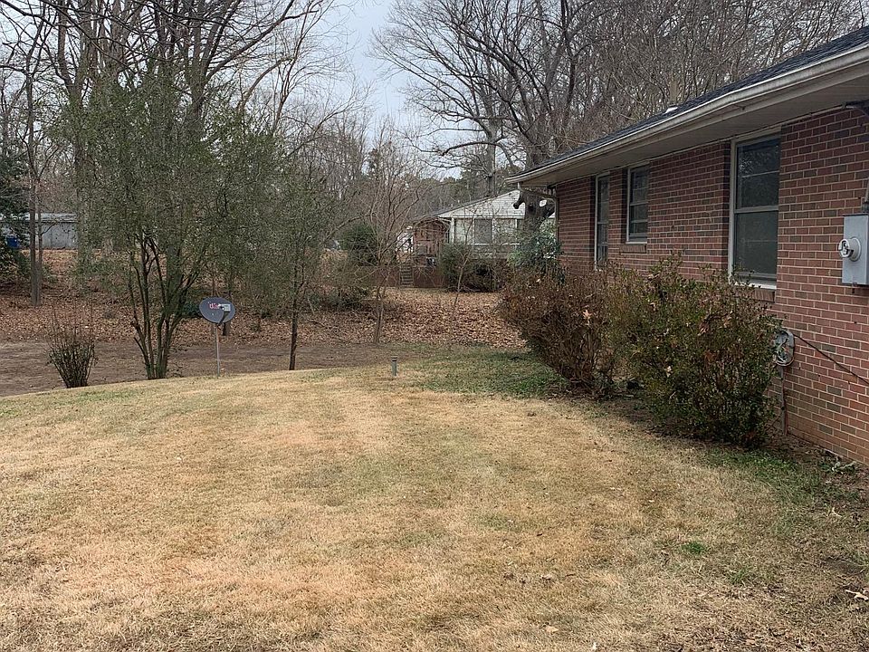 2nd image of 3130 Mountclair Rd