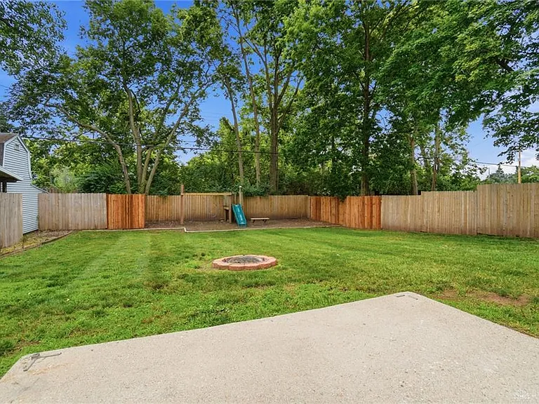 3924 Fulton Ave — Photo 28