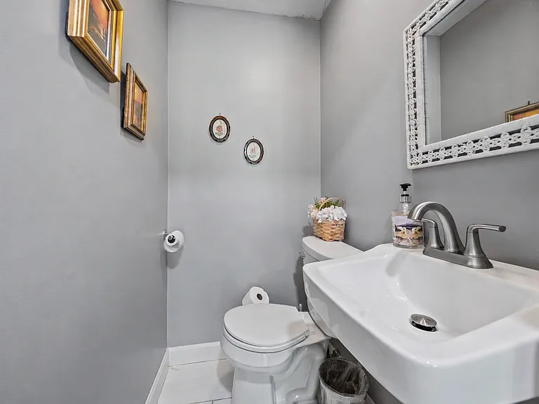 1822 Washington St — Photo 7