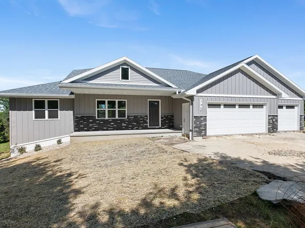 195 Pine Ridge Ct, Mishicot, WI 54228