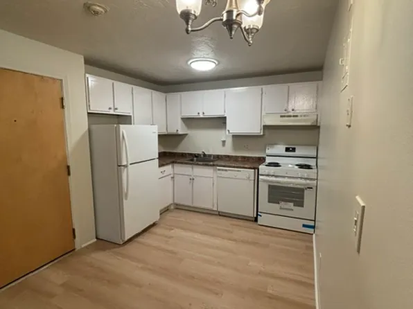 707 Bedford St APT 2, Abington, MA 02351
