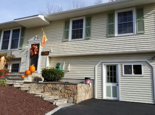 17 Carriage Dr, Naugatuck, CT 06770