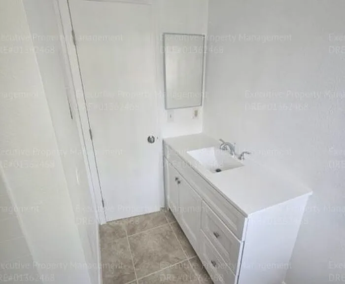 2909 S Chester Ave #16 — Photo 11