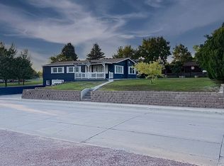 320 Norfolk Ave, Chadron, NE 69337
