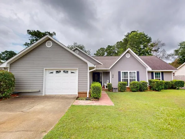 104 E Roxbury Rd, Dothan, AL 36305