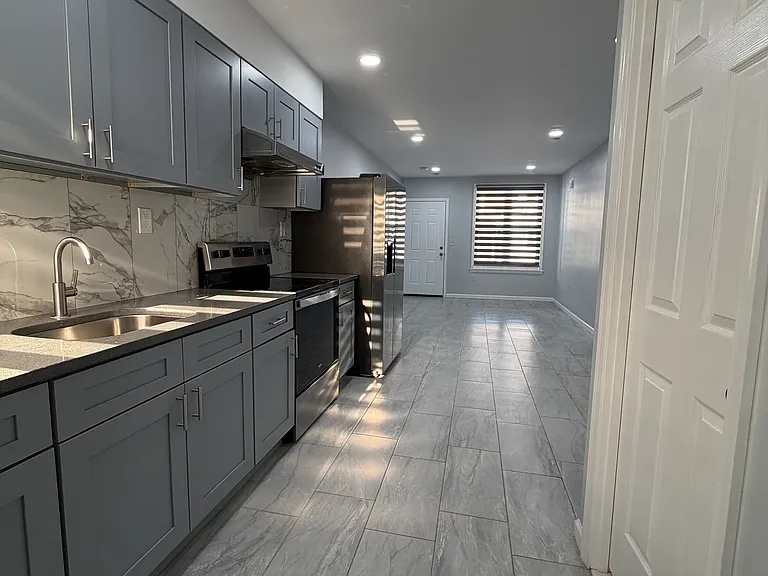 32 S 53rd St #1 — Photo 4