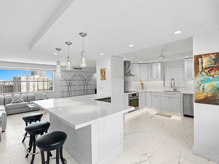 121 Golden Isles Dr #Penthouse 1 — Photo 31