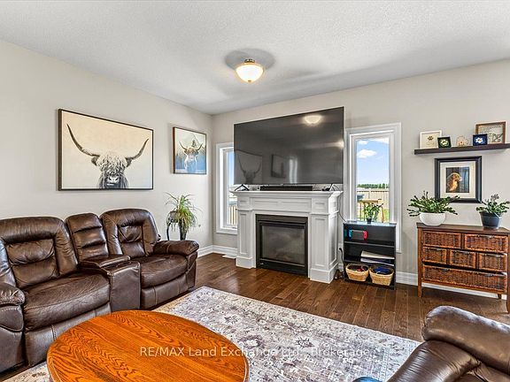 4th image of 395 Mary Rose Ave