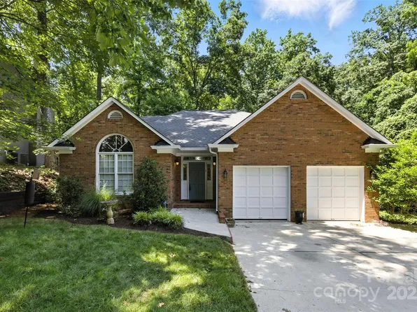 6907 Pleasant Dr, Charlotte, NC 28211