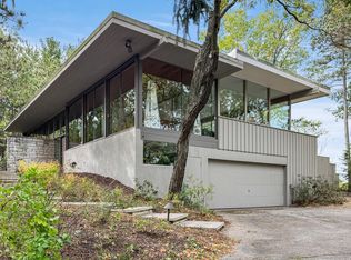 22 Summitt Dr, Dune Acres, IN 46304