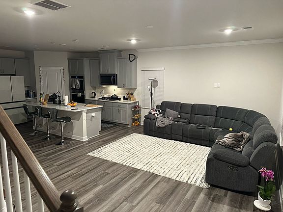 4th image of 528 Cedar Knoll Cir