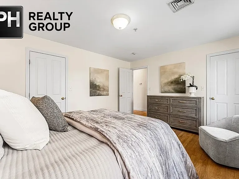 30 Russell St #5 — Photo 15