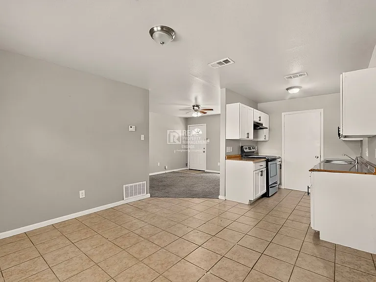 303 Westwood Dr — Photo 5