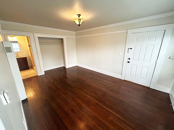 3rd image of 914 Napa St