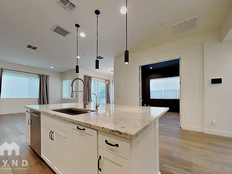 6807 E Orion Dr — Photo 5