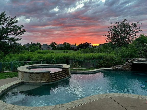 2nd image of 11281 Balcones Dr