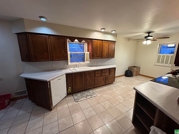 3rd image of 4715 Glenn Ave
