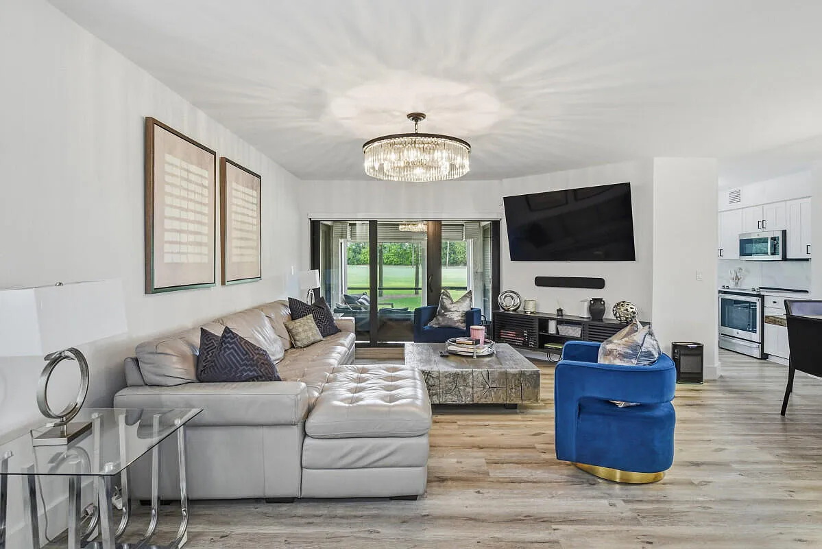 3 bed, 2.0 bath, 1271 sqft, $5,000 — Photo 2