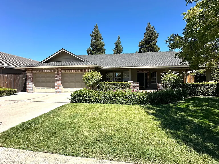 3450 Sarolou Dr — Photo 2