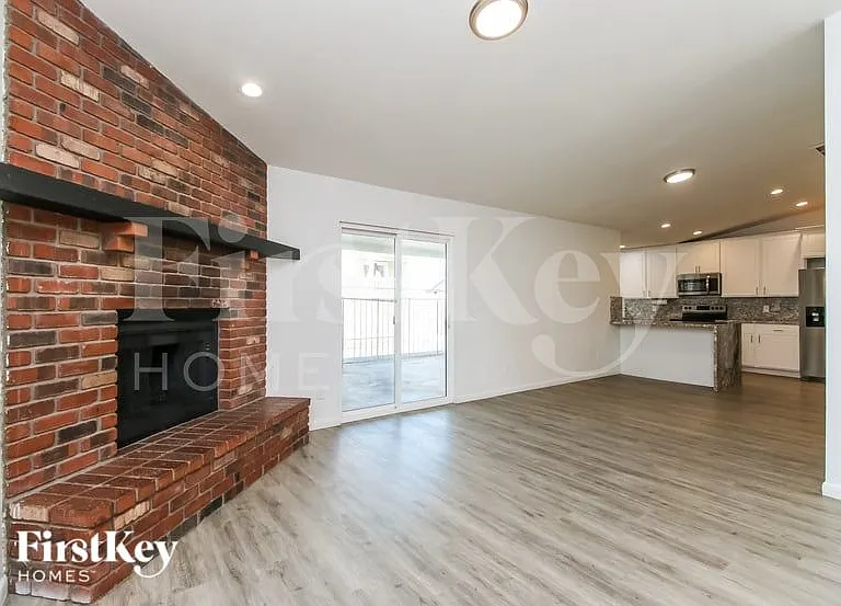 9321 E Dallas St — Photo 4