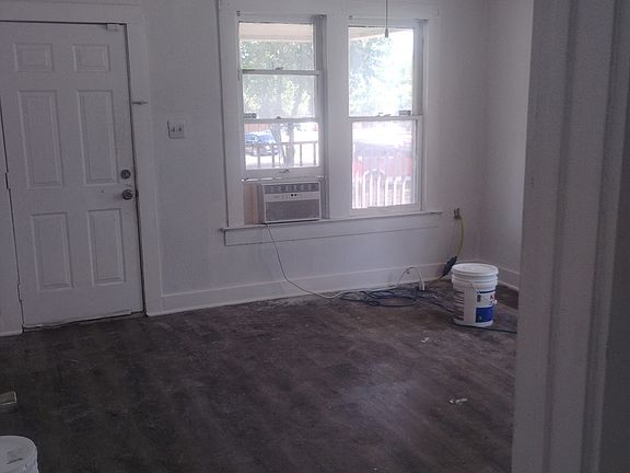 4th image of 823 S Oak Cliff Blvd