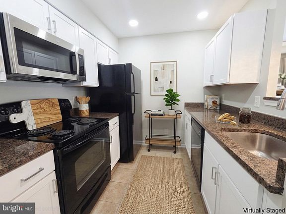 2nd image of 3176 Summit Square Dr #4-E4