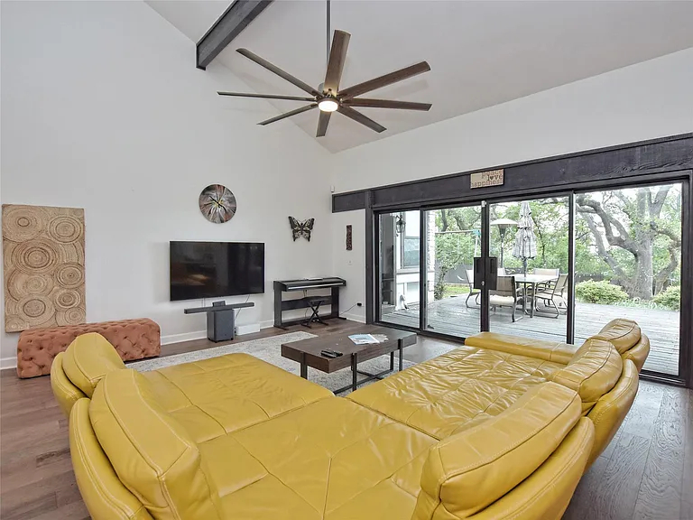 5101 Rain Creek Pkwy — Photo 6