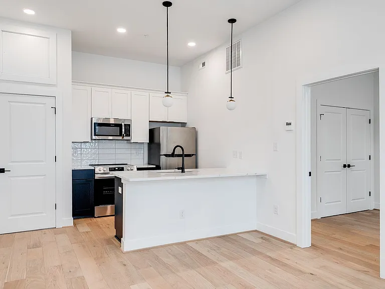 3308 E Marshall St — Photo 6