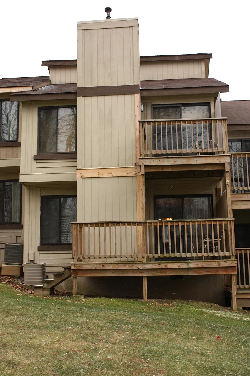 Building Photo - 302 White Tail Way #49