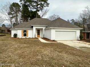318 Woodlands Dr, Brandon, MS