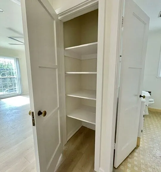 1600 N Martel Ave #B — Photo 19