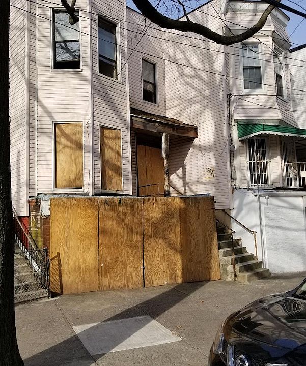 2nd image of 1367 Prospect Ave