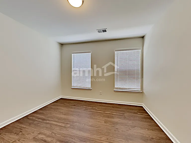 1703 Kendall Cove Ln — Photo 16
