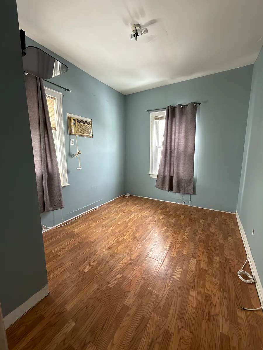 Building Photo - 1250 E 89th St #2