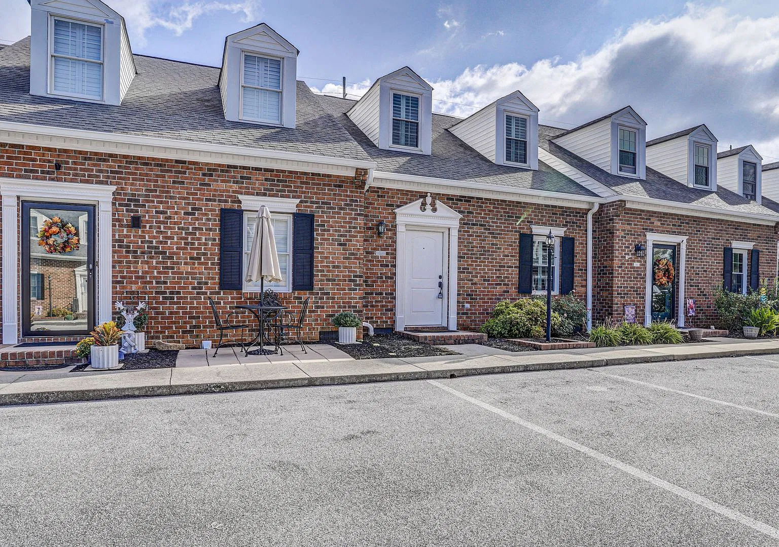 505 Hickory Rd — Photo 2